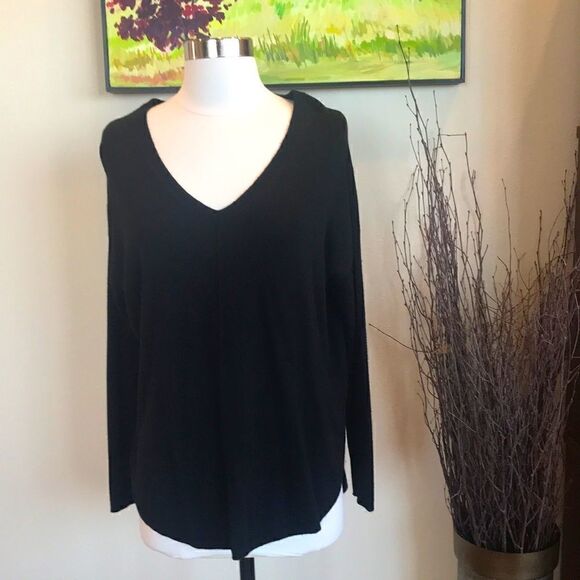 Chelsea 28 V Neck Sweater - Picture 1 of 6